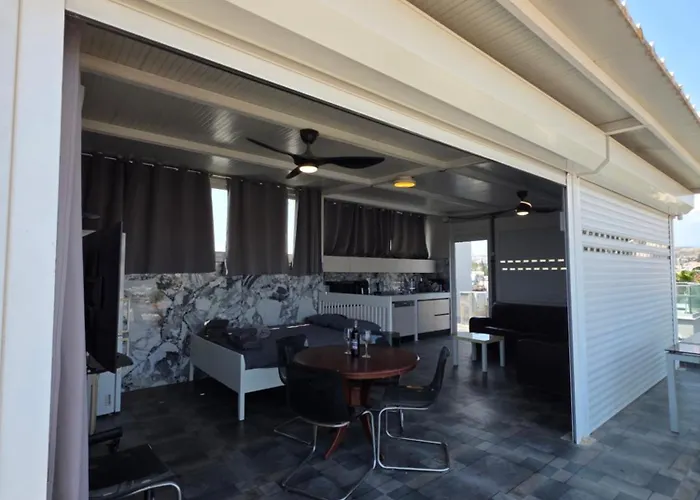 Costas Court Апартаменты