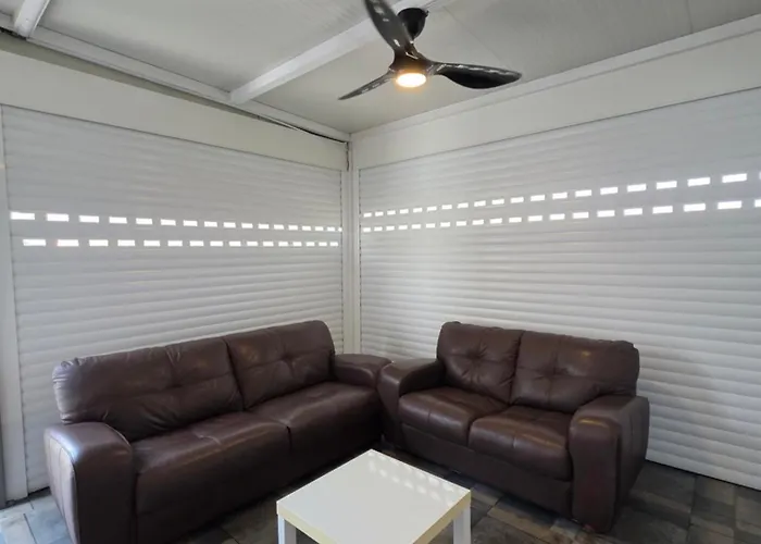 Апартаменты Costas Court *