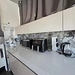 Costas Court Апартаменты
