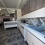 Апартаменты Costas Court