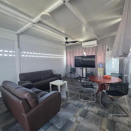 Costas Court Apartament *