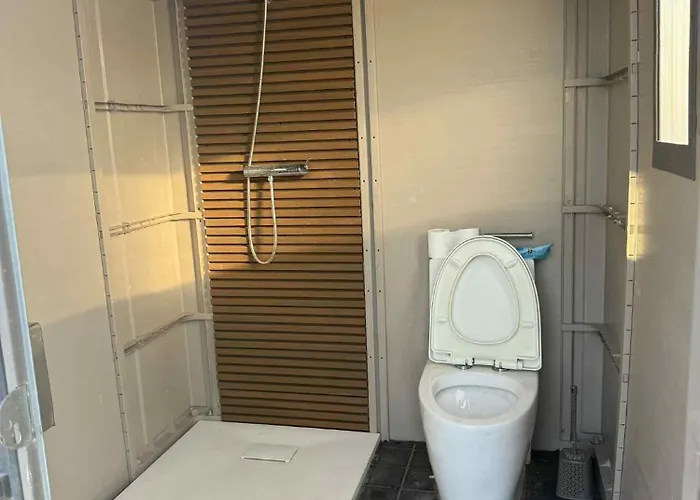 Costas Court Apartament