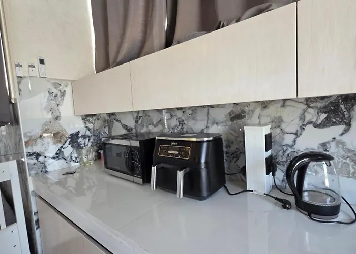 Costas Court Apartment